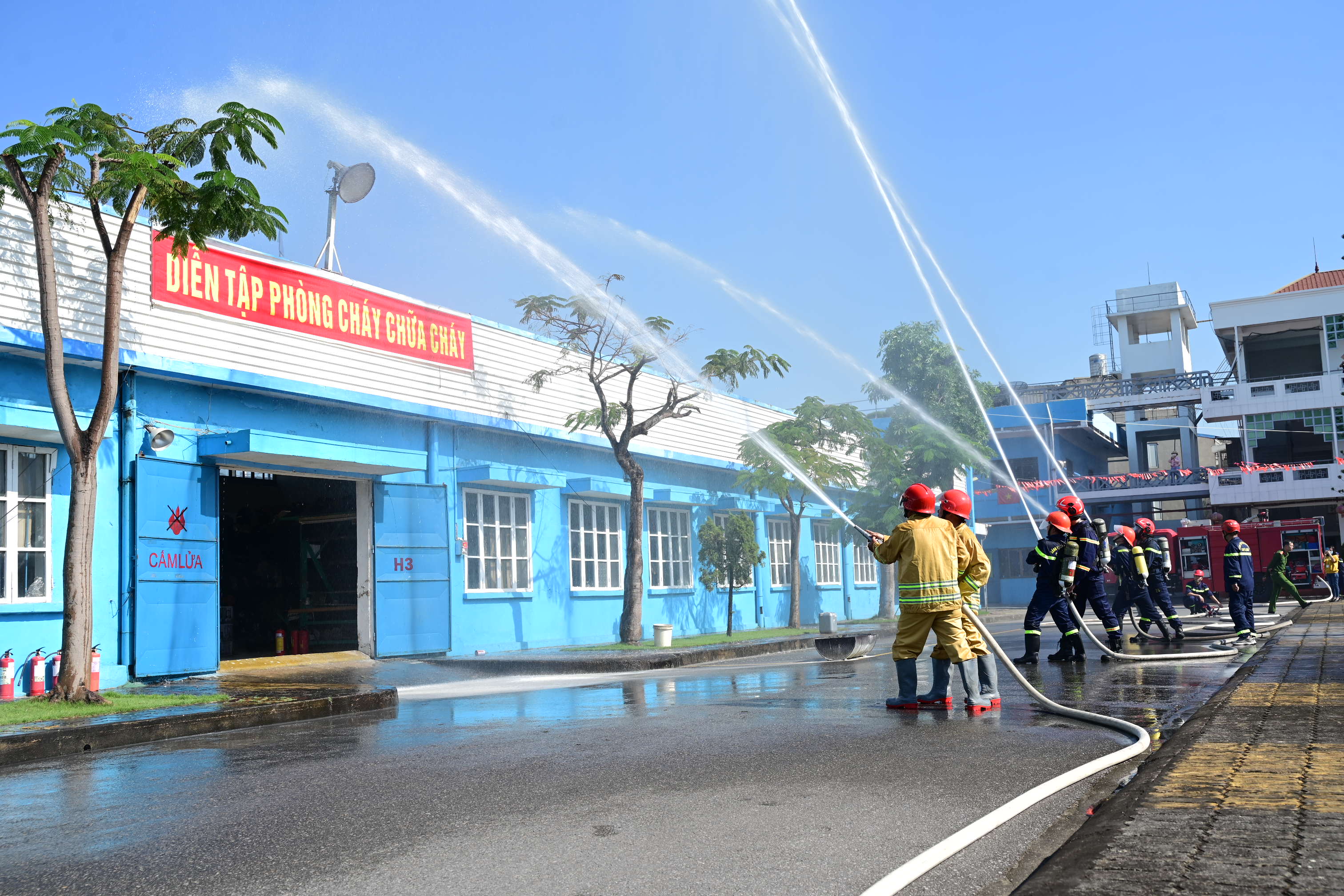 Diễn tập PCCC và CNCH tại Công ty THHH Gian-V (Hải Phòng)